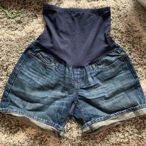 Gently worn pair of Gap Maternity denim shorts 00